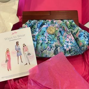 Brand new in the box annual Lilly Pulitzer gift with $5k spend - Clutch purse!